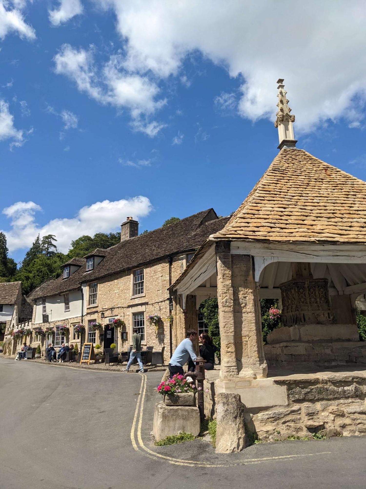 The Castle Inn Castle Combe Exterior photo